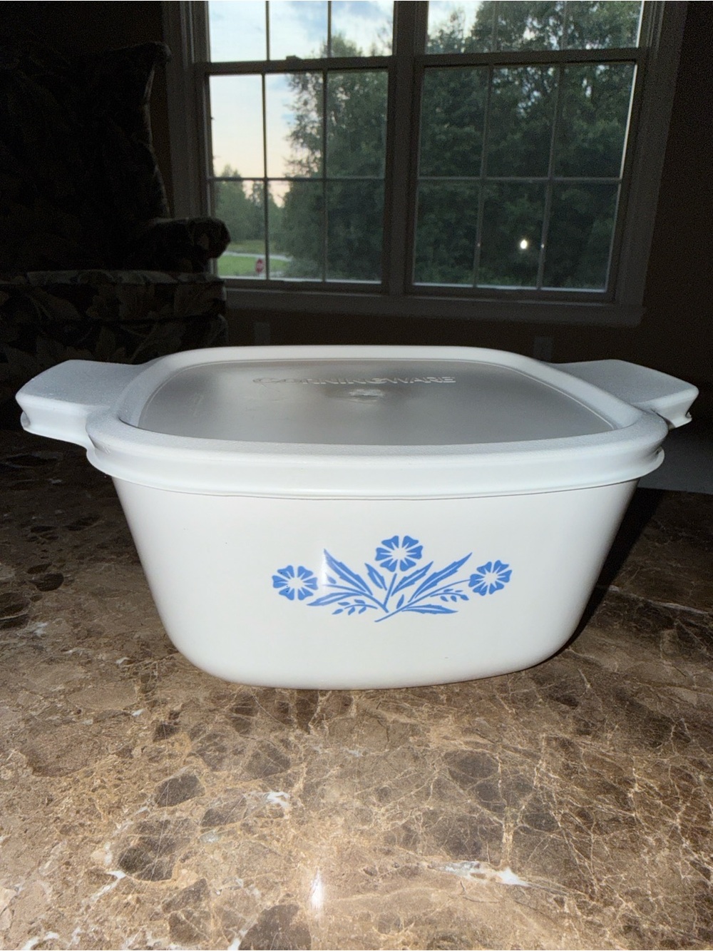 Cornflower Blue by CORNING  WARE 1 3/4 
Quart Square Casserole with Lid
